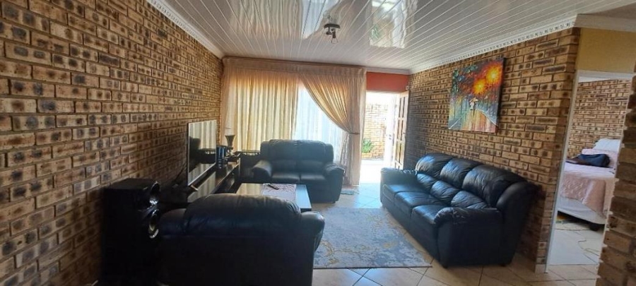 2 Bedroom Property for Sale in Finsbury Gauteng