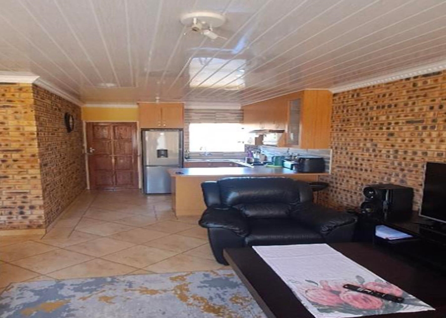 2 Bedroom Property for Sale in Finsbury Gauteng