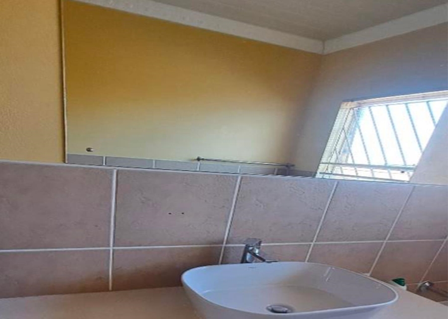 2 Bedroom Property for Sale in Finsbury Gauteng