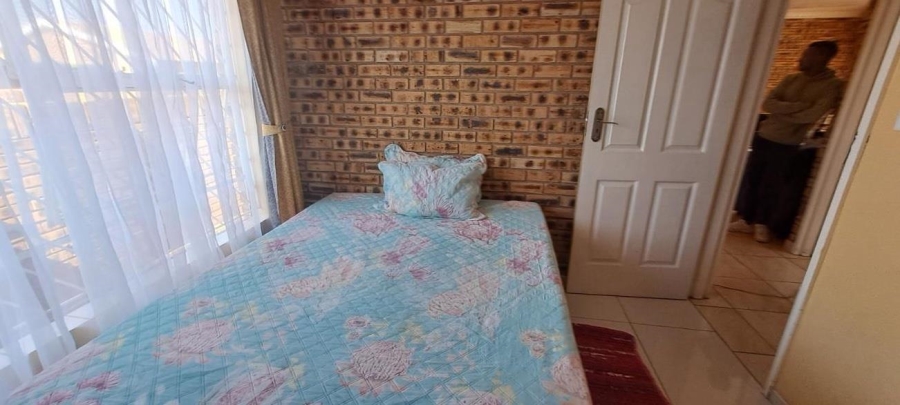 2 Bedroom Property for Sale in Finsbury Gauteng