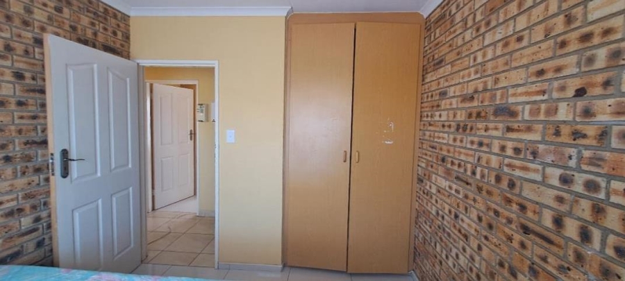 2 Bedroom Property for Sale in Finsbury Gauteng