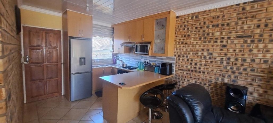 2 Bedroom Property for Sale in Finsbury Gauteng