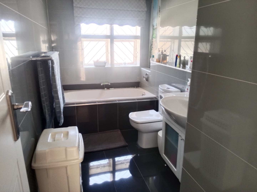 3 Bedroom Property for Sale in Bassonia Gauteng