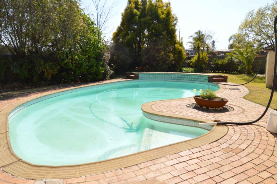 4 Bedroom Property for Sale in Brackenhurst Gauteng