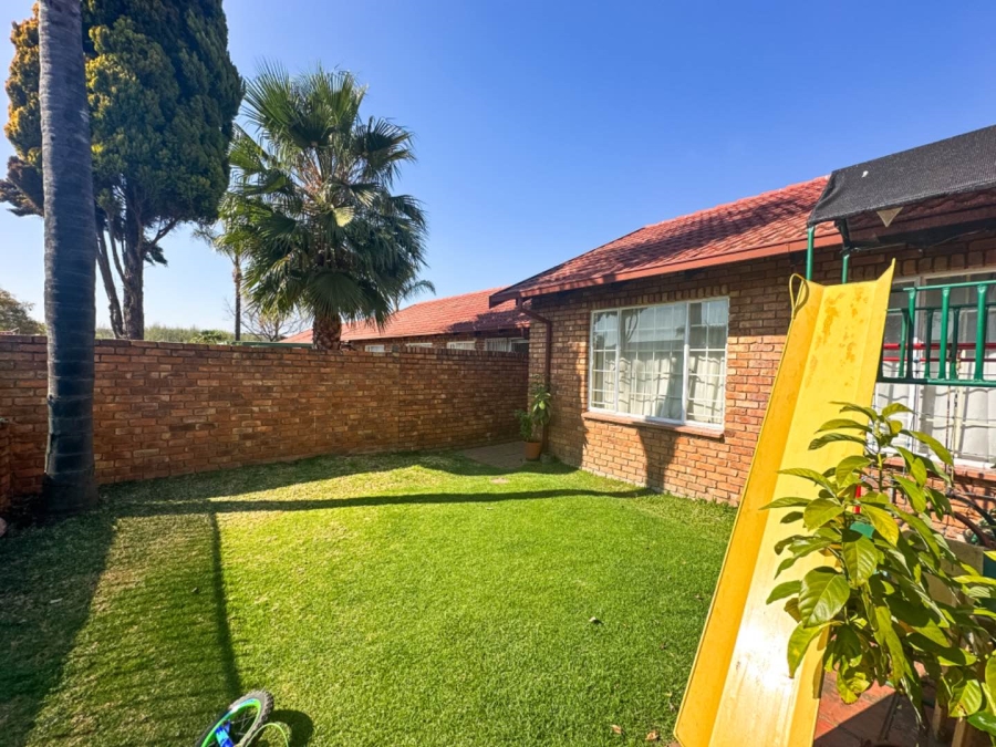 2 Bedroom Property for Sale in Garsfontein Gauteng