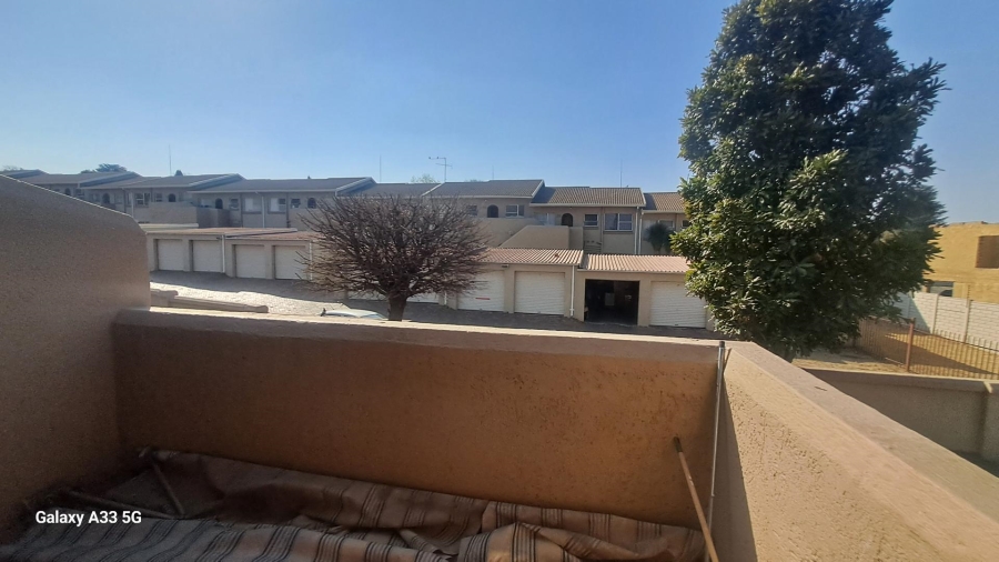 2 Bedroom Property for Sale in Buccleuch Gauteng