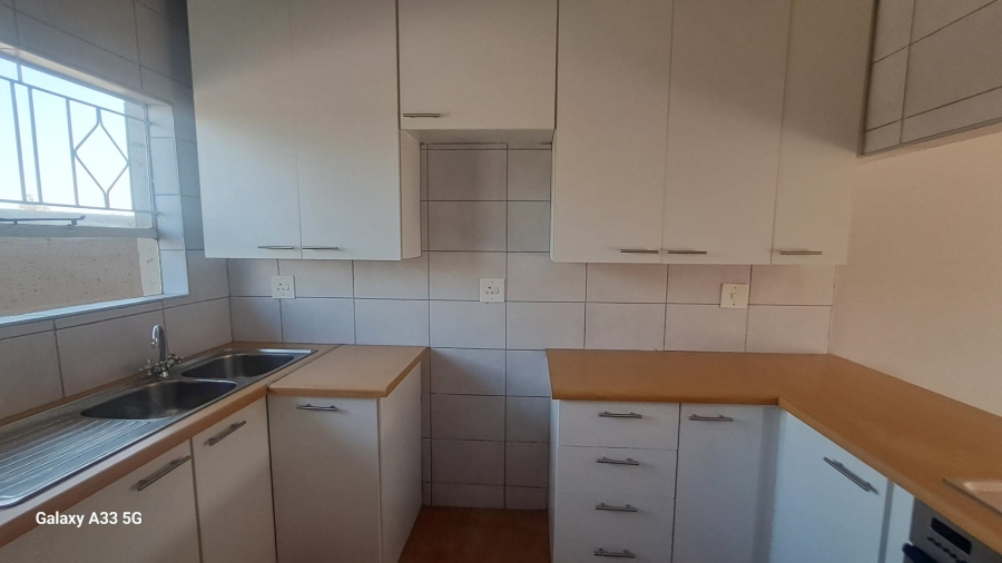 2 Bedroom Property for Sale in Buccleuch Gauteng