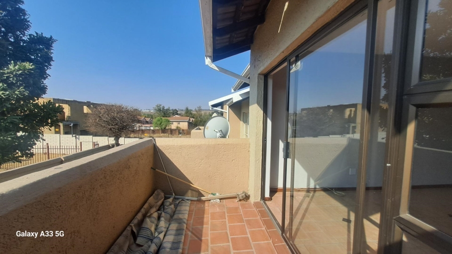 2 Bedroom Property for Sale in Buccleuch Gauteng