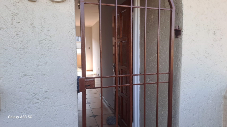 2 Bedroom Property for Sale in Buccleuch Gauteng