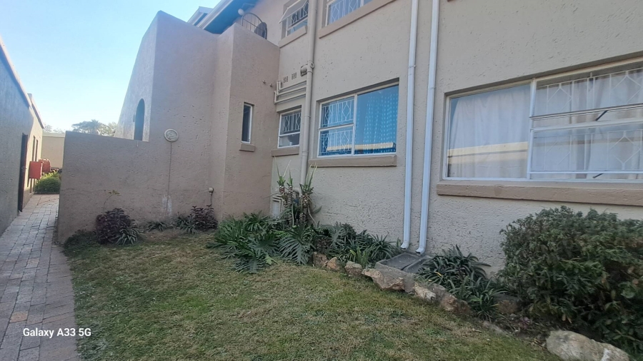 2 Bedroom Property for Sale in Buccleuch Gauteng