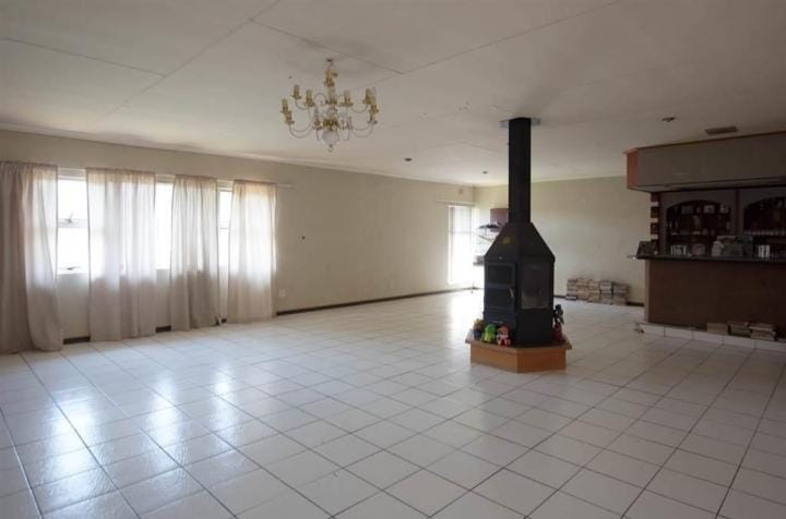 6 Bedroom Property for Sale in Birch Acres Gauteng