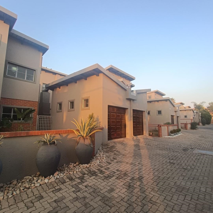 2 Bedroom Property for Sale in Die Hoewes Gauteng