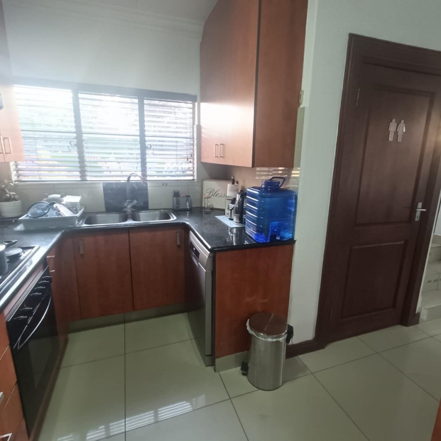 2 Bedroom Property for Sale in Die Hoewes Gauteng