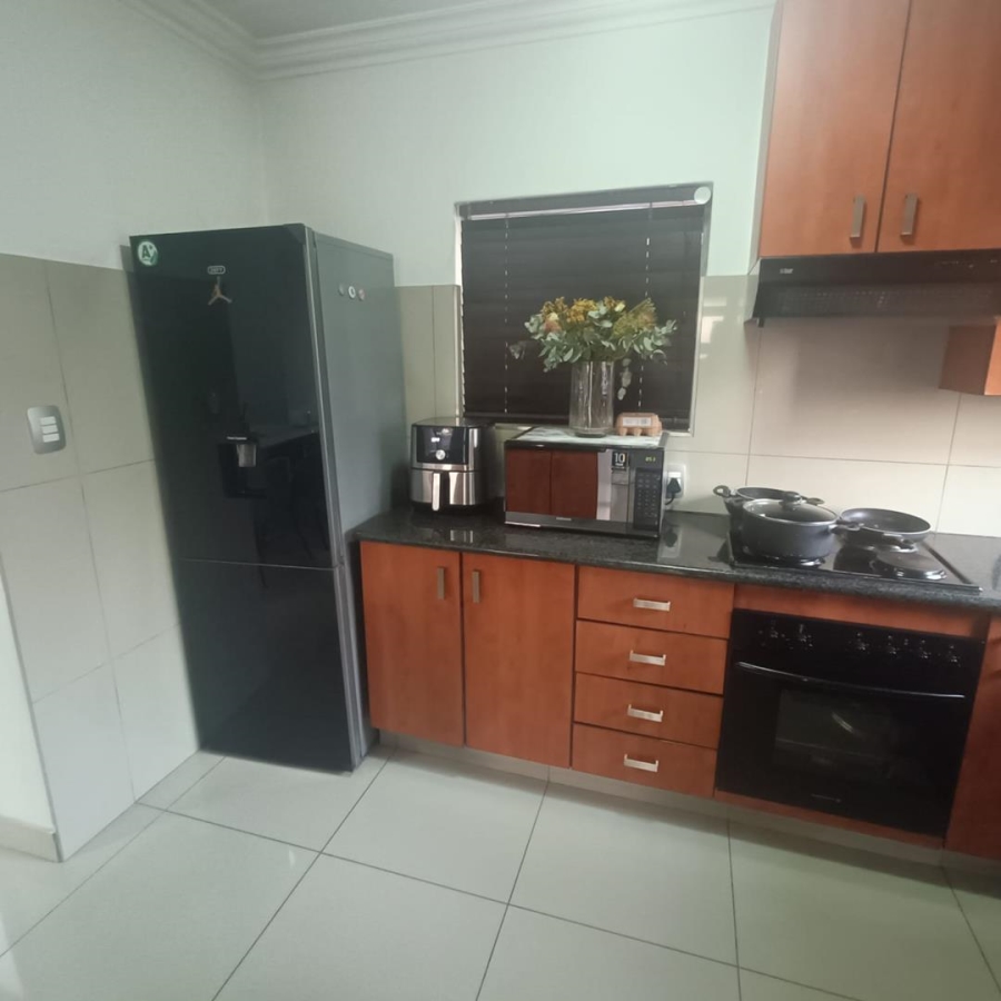 2 Bedroom Property for Sale in Die Hoewes Gauteng