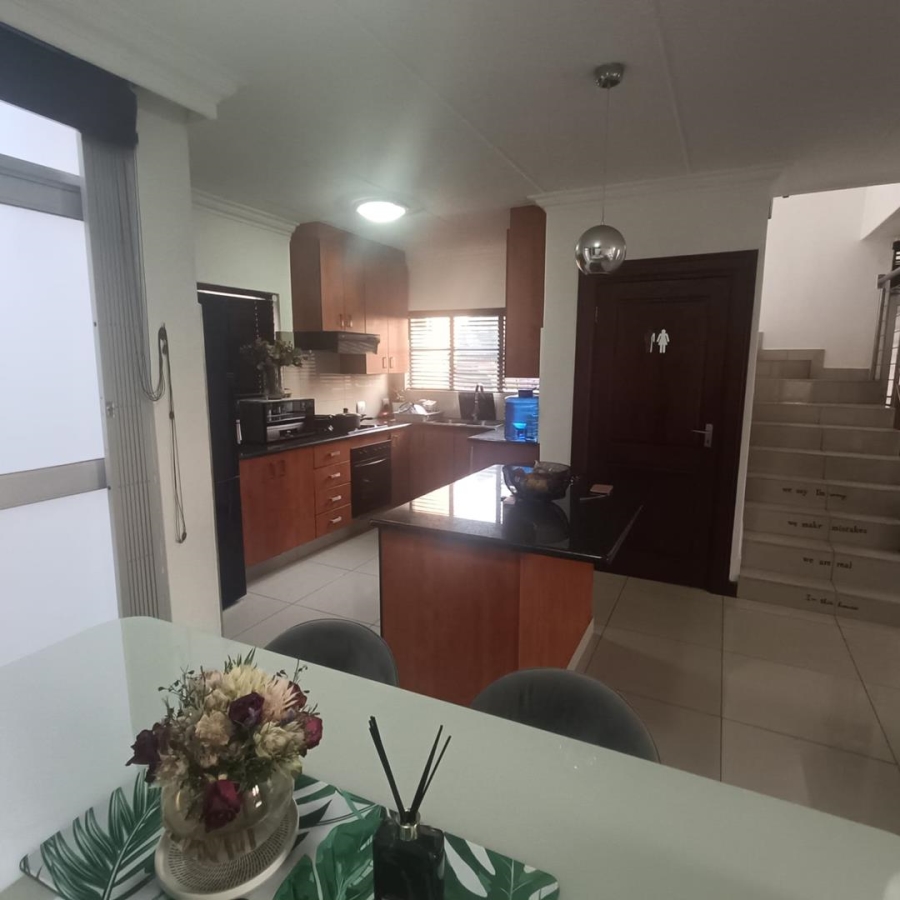 2 Bedroom Property for Sale in Die Hoewes Gauteng