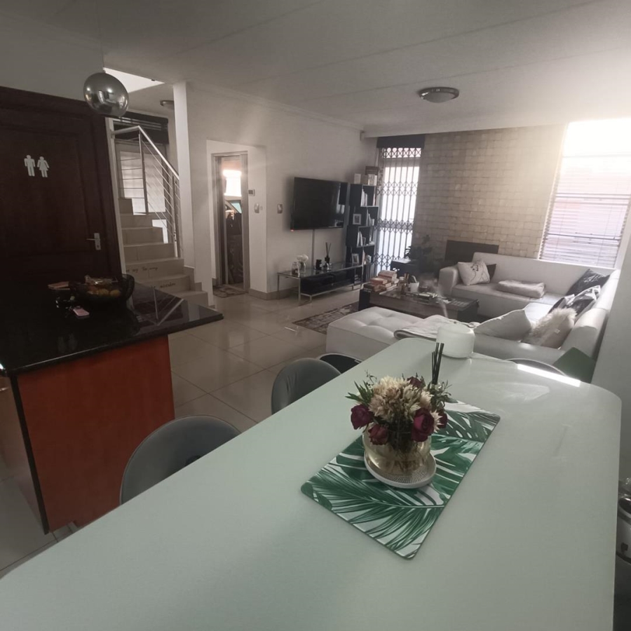 2 Bedroom Property for Sale in Die Hoewes Gauteng