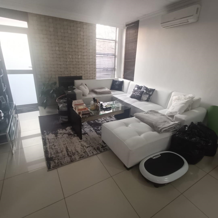 2 Bedroom Property for Sale in Die Hoewes Gauteng