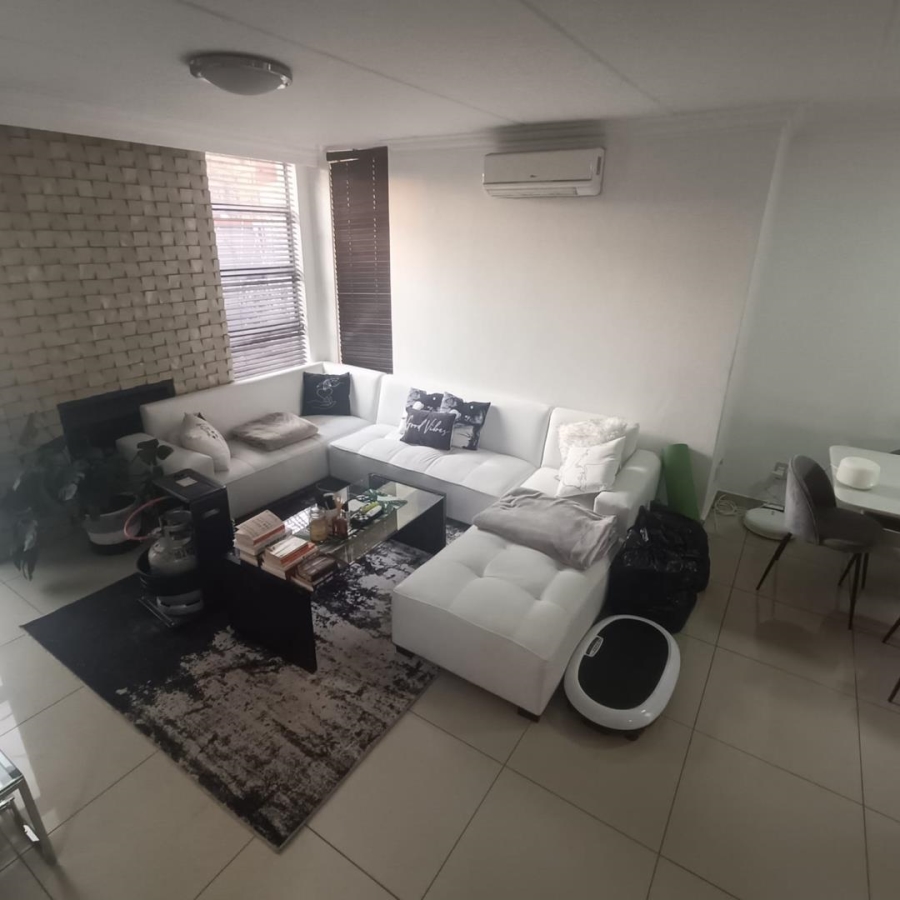 2 Bedroom Property for Sale in Die Hoewes Gauteng