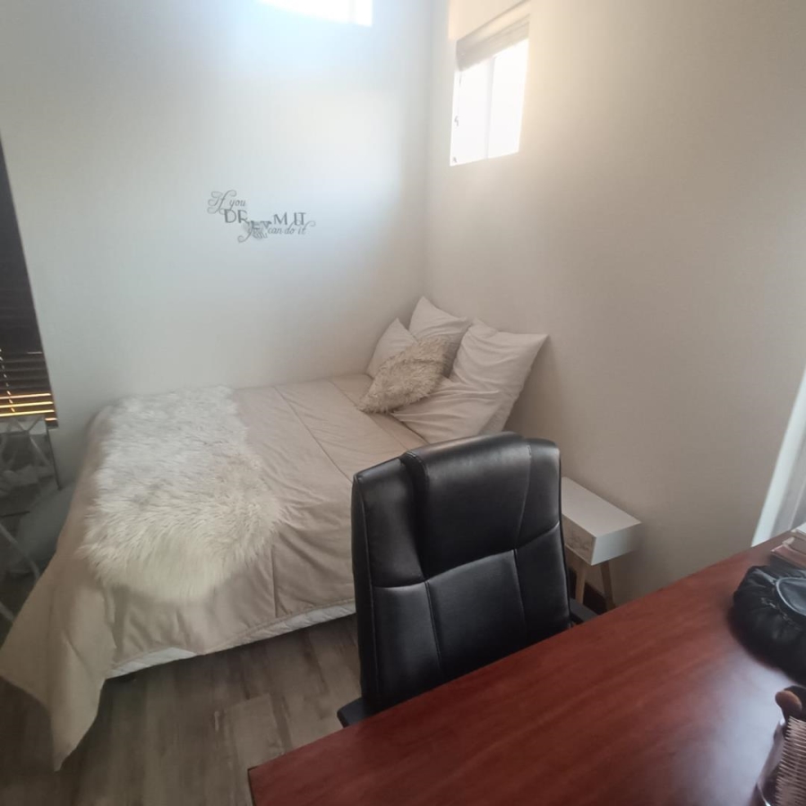 2 Bedroom Property for Sale in Die Hoewes Gauteng