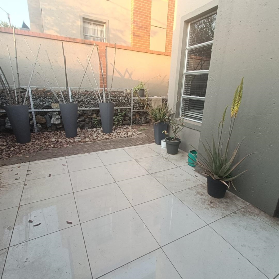 2 Bedroom Property for Sale in Die Hoewes Gauteng