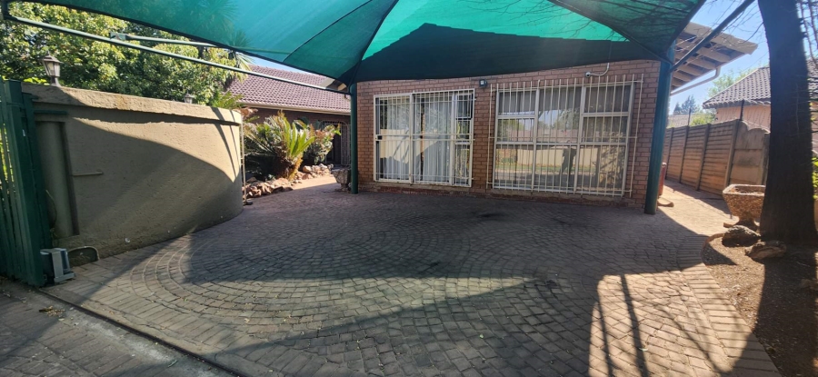 4 Bedroom Property for Sale in Brackenhurst Gauteng