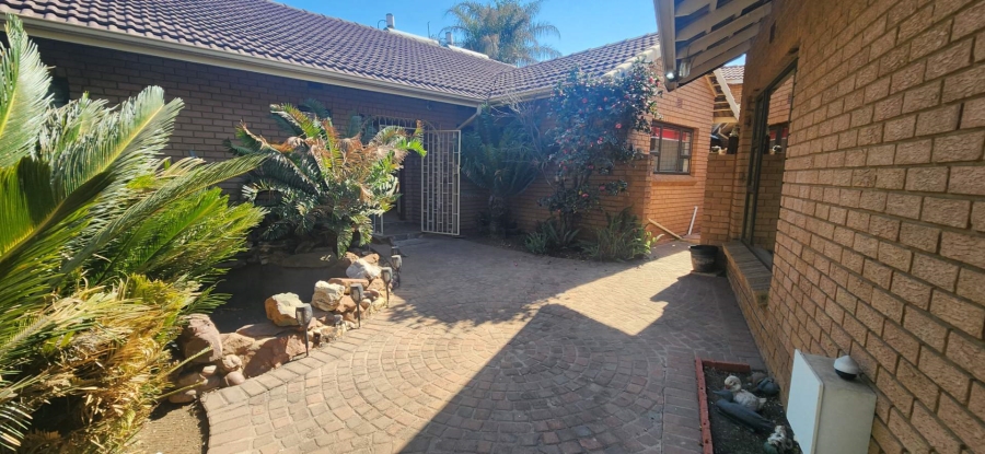 4 Bedroom Property for Sale in Brackenhurst Gauteng