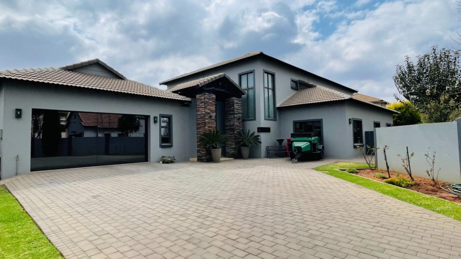 4 Bedroom Property for Sale in Midfield Estate Gauteng