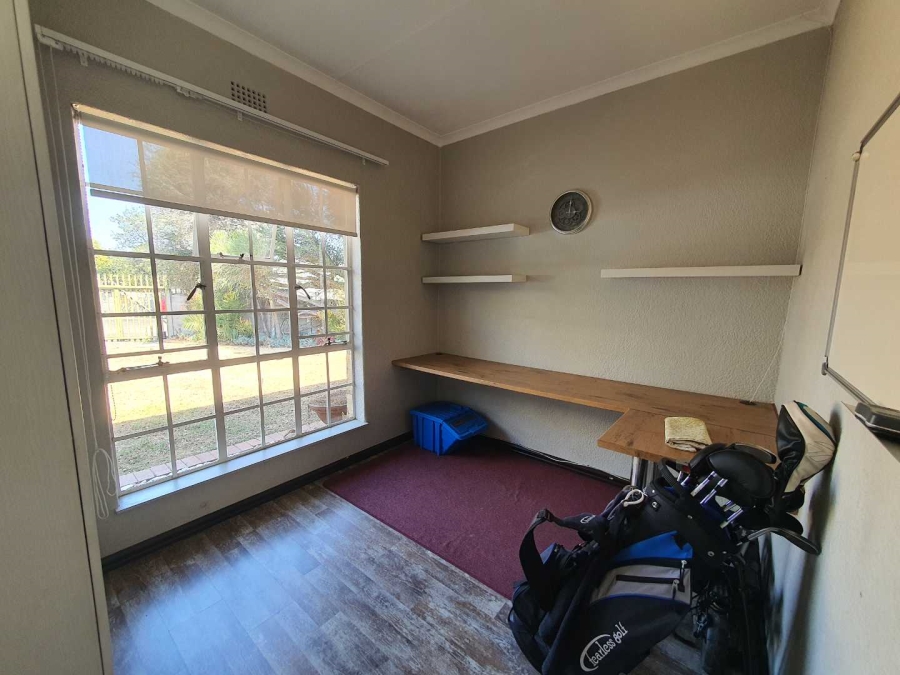 3 Bedroom Property for Sale in Brackendowns Gauteng