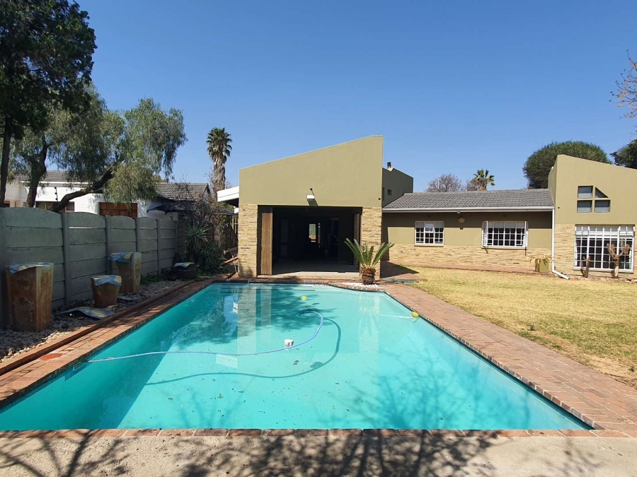 3 Bedroom Property for Sale in Brackendowns Gauteng