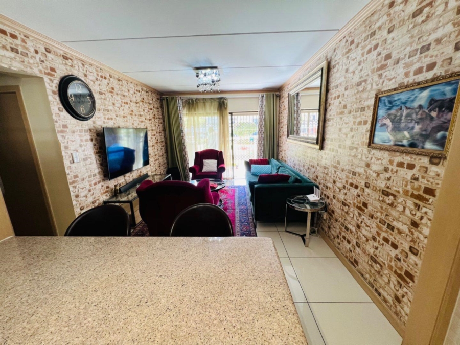 To Let 2 Bedroom Property for Rent in Noordwyk Gauteng