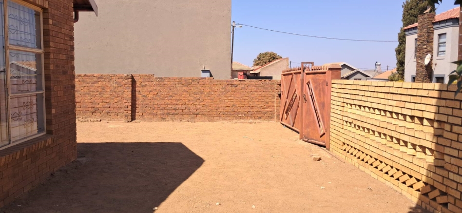 To Let 2 Bedroom Property for Rent in Soshanguve WW Gauteng