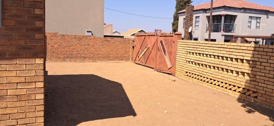 To Let 2 Bedroom Property for Rent in Soshanguve WW Gauteng