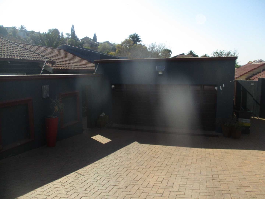 4 Bedroom Property for Sale in Oakdene Gauteng