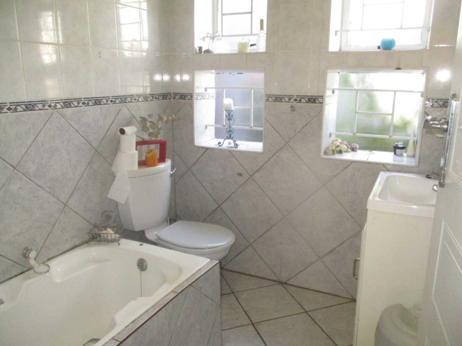 4 Bedroom Property for Sale in Oakdene Gauteng