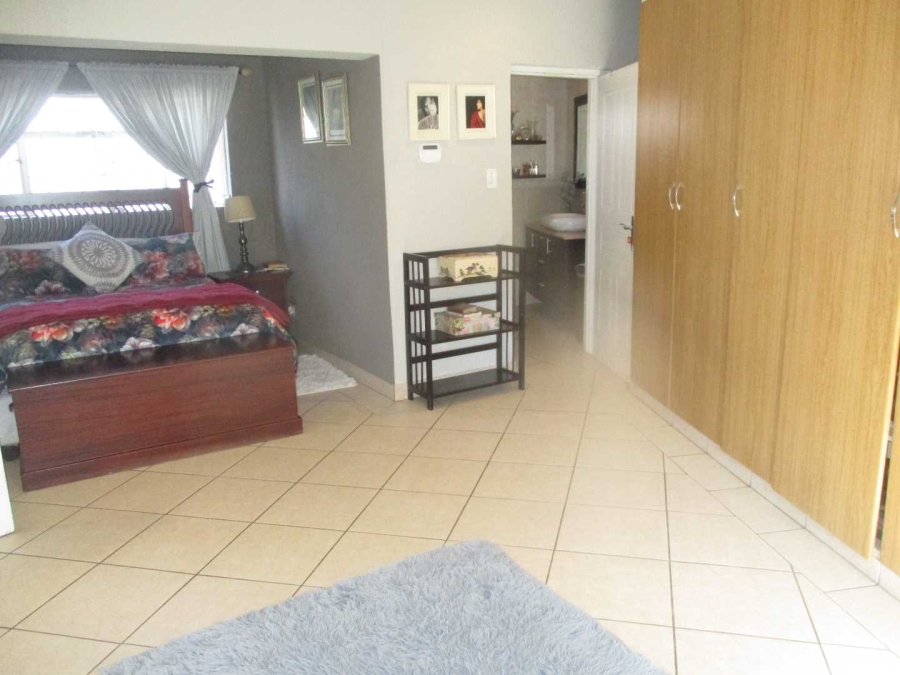 4 Bedroom Property for Sale in Oakdene Gauteng