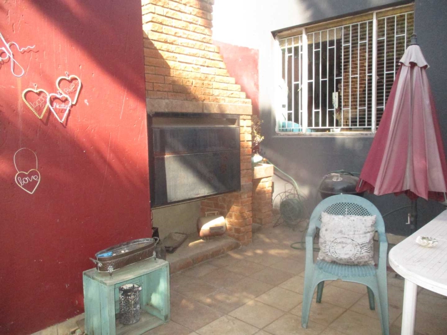 4 Bedroom Property for Sale in Oakdene Gauteng