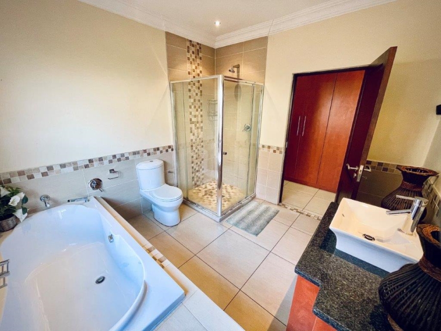 5 Bedroom Property for Sale in Meyersdal Nature Estate Gauteng