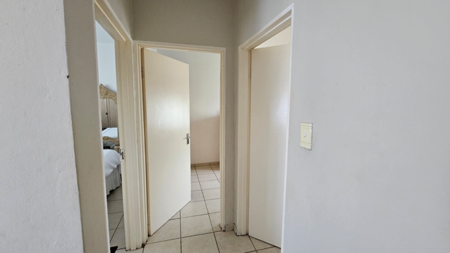 1 Bedroom Property for Sale in Fleurhof Gauteng