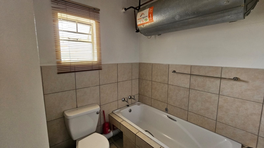 1 Bedroom Property for Sale in Fleurhof Gauteng