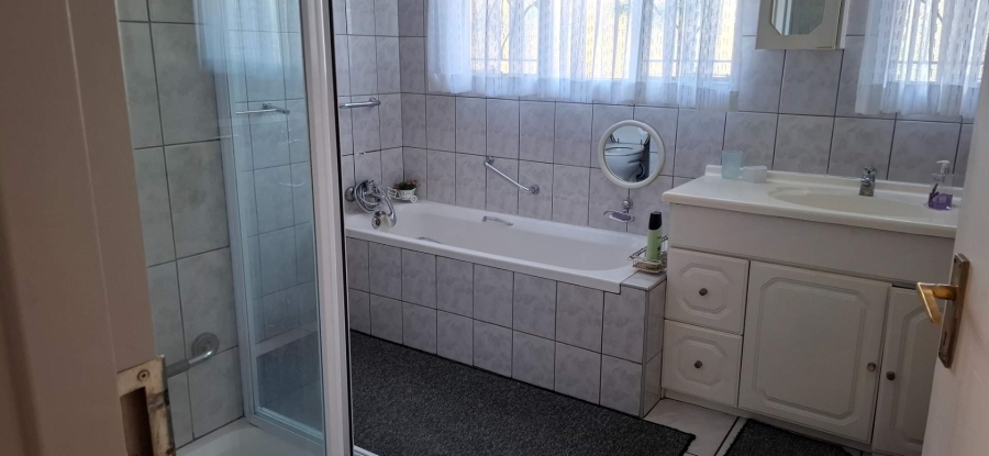 To Let 2 Bedroom Property for Rent in Brackenhurst Gauteng