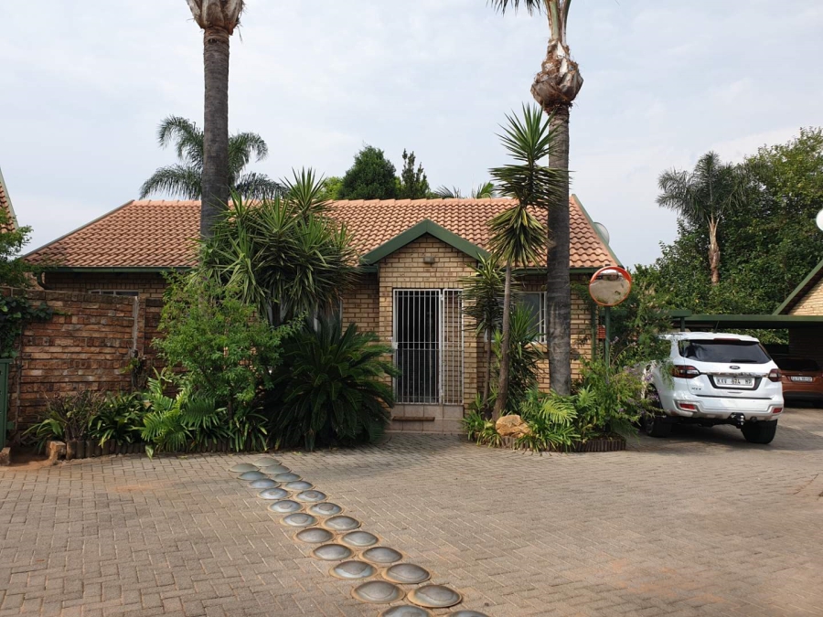 2 Bedroom Property for Sale in Die Wilgers Gauteng