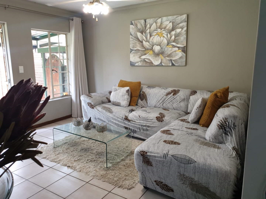 2 Bedroom Property for Sale in Die Wilgers Gauteng