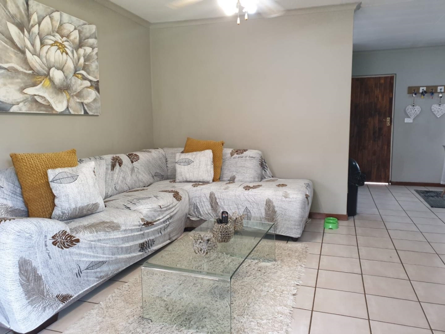 2 Bedroom Property for Sale in Die Wilgers Gauteng