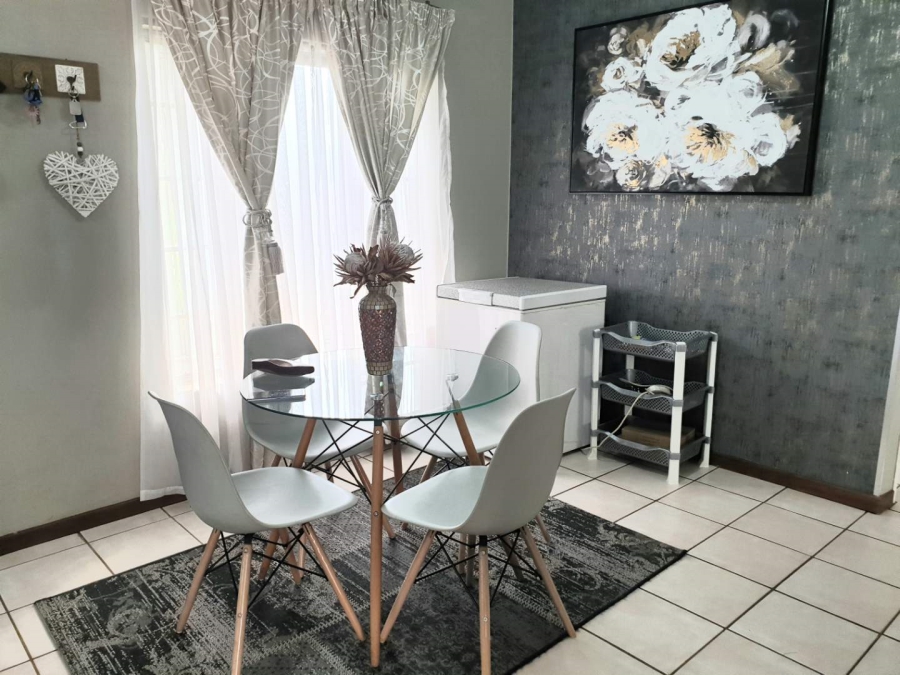 2 Bedroom Property for Sale in Die Wilgers Gauteng