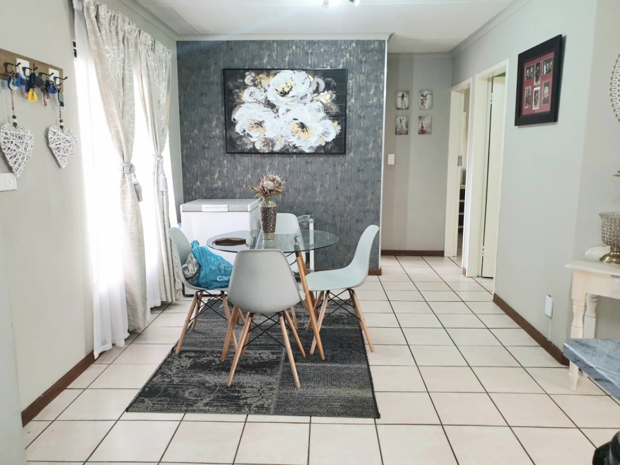 2 Bedroom Property for Sale in Die Wilgers Gauteng