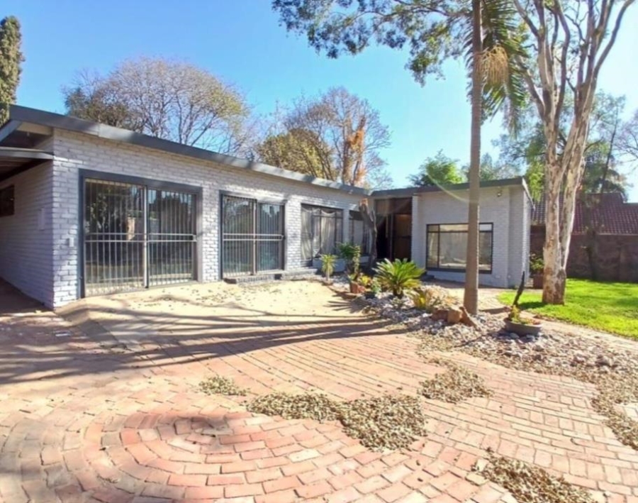 4 Bedroom Property for Sale in Die Wilgers Gauteng