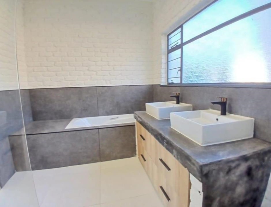 4 Bedroom Property for Sale in Die Wilgers Gauteng