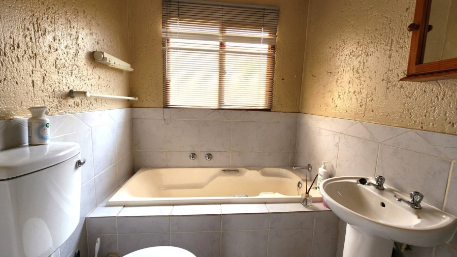 2 Bedroom Property for Sale in Bromhof Gauteng