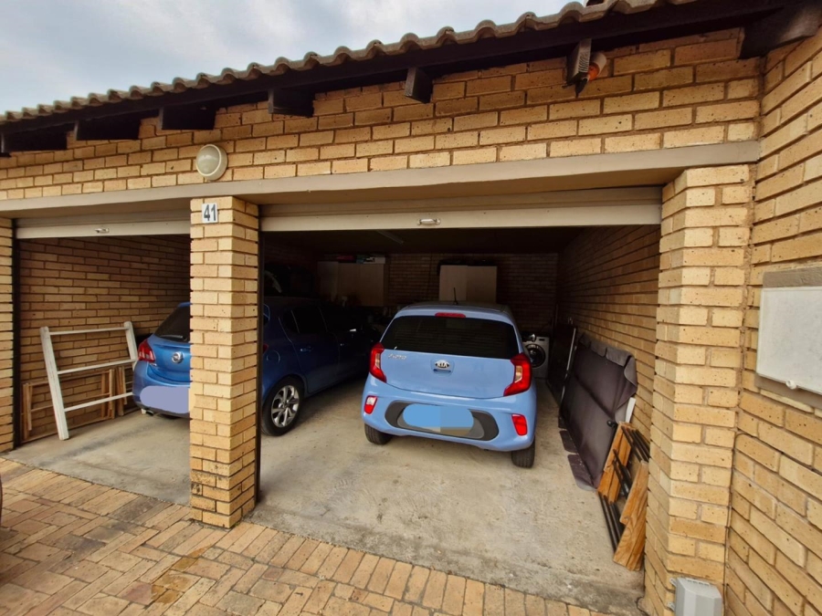 2 Bedroom Property for Sale in Olivedale Gauteng