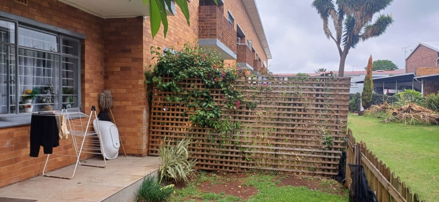 To Let 2 Bedroom Property for Rent in Linden Gauteng